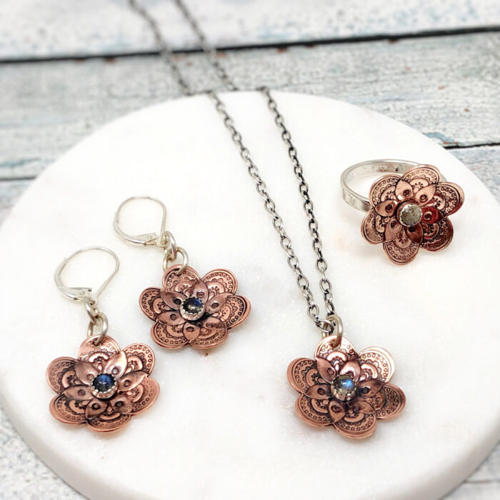 Flower collection in copper with labradorite stone; earrings, necklace and ring
