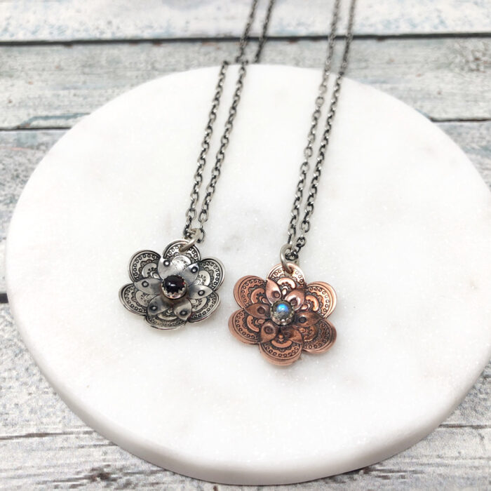 Flower collection, necklaces in copper or silver with gemstones